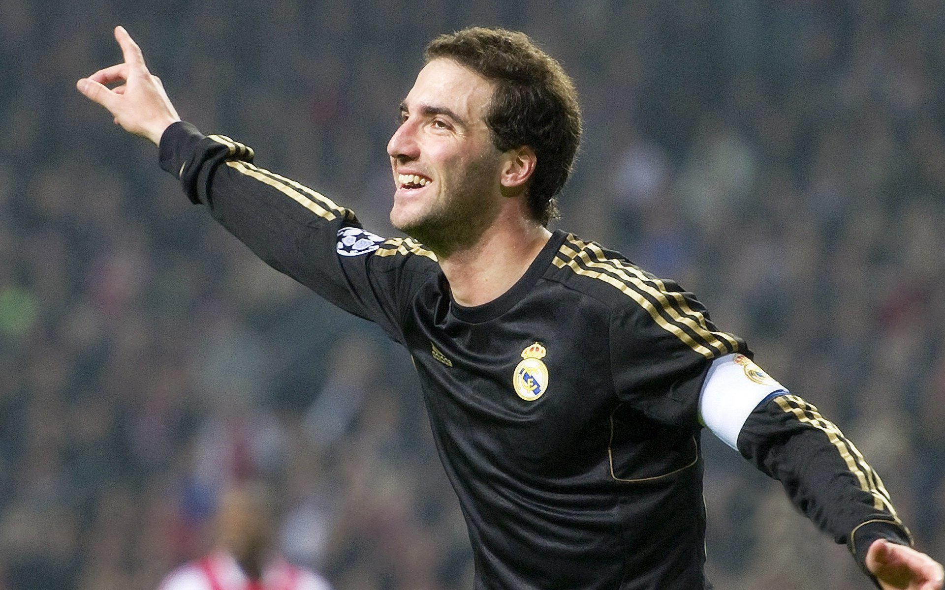 印度主场氛围太炸,全场歌声不停,印度歌手演唱会