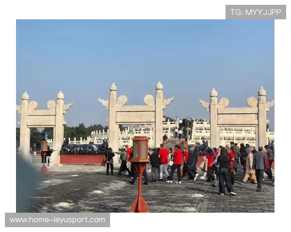 詹传闻被辟谣风波平息：真相背后，他如何面对风雨洗礼？