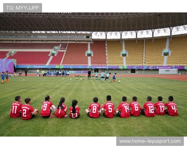 中国足球青少年足球培训注重个性化发展路径，青少年足球培训计划方案