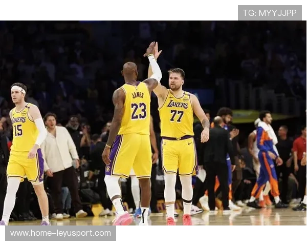 镜头直击：卢卡·东契奇最后30秒决策，洛杉矶湖人与洛杉矶快船收官拉满，末节画面让人窒息